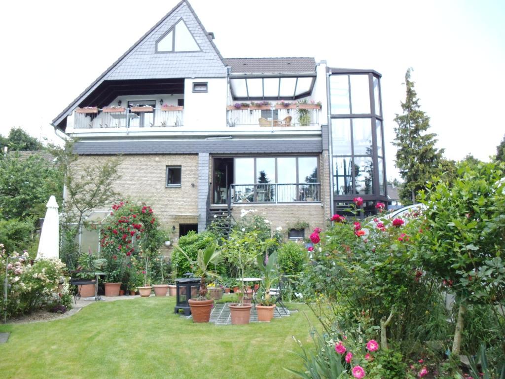 a house with a lot of plants in the yard at Elfi's Appartments in Leichlingen
