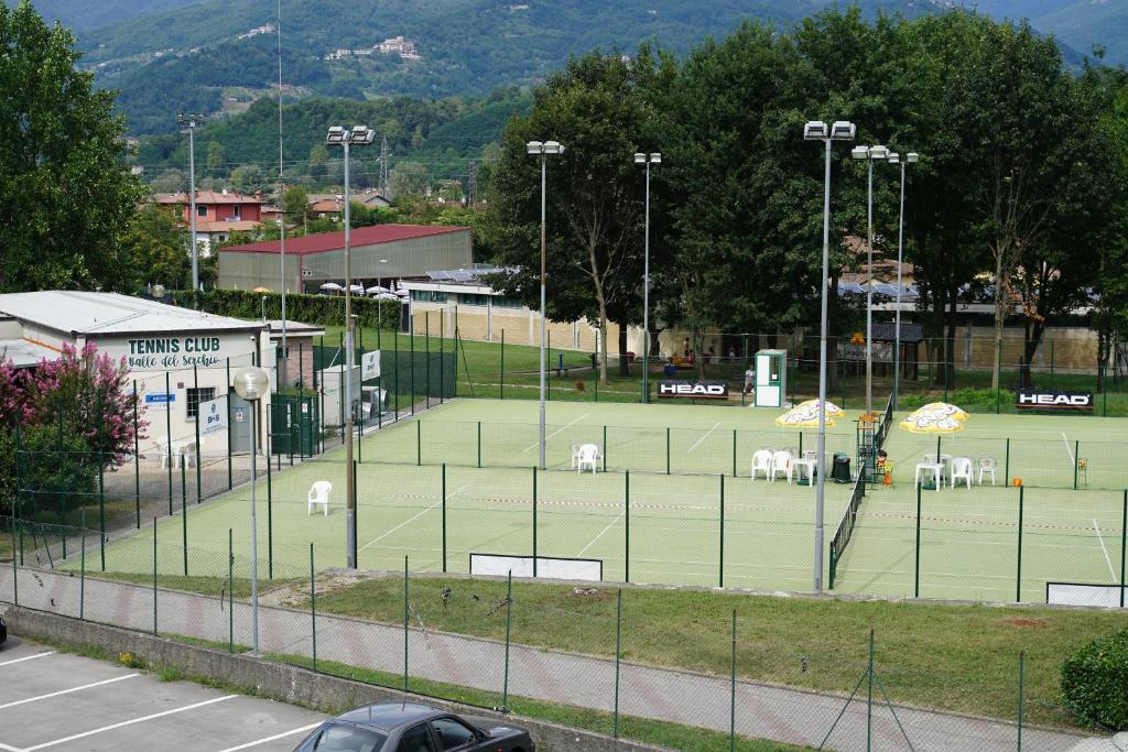 Tenis a/nebo squash v ubytování Hotel Mediavalle nebo okolí
