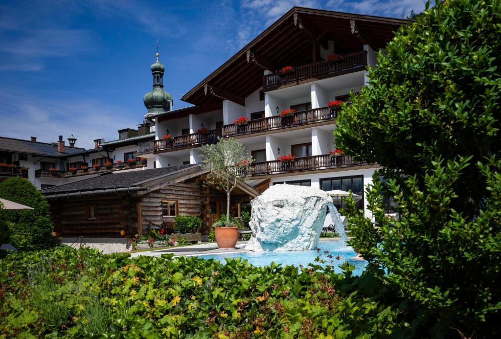 Bazén v ubytování Hotel Unterwirt nebo v jeho okolí
