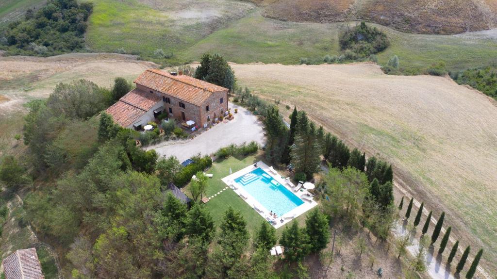 The swimming pool at or close to Certine Agriturismo