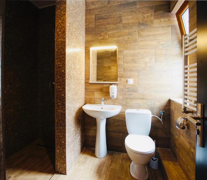 Koupelna v ubytování Byzanthin Hostel