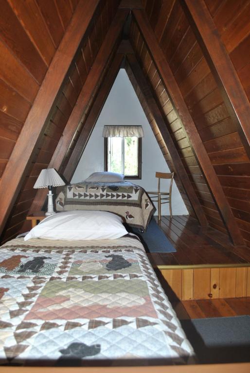 Postel nebo postele na pokoji v ubytování Aspen Inn