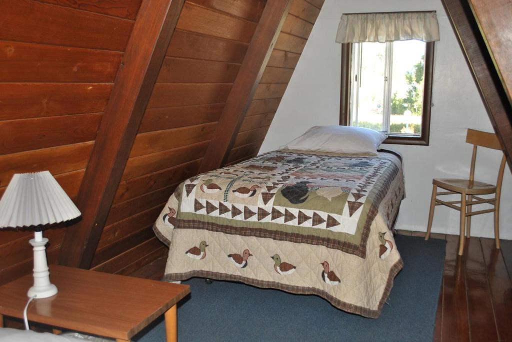 Postel nebo postele na pokoji v ubytování Aspen Inn