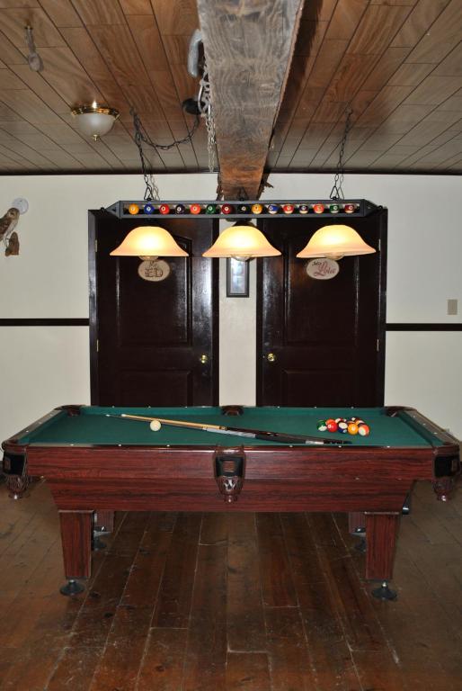 Biliár nebo kulečník v ubytování Aspen Inn