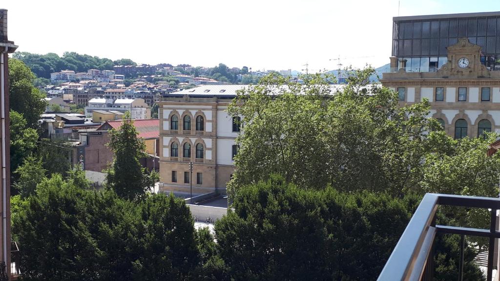Nespecifikovaný výhled na destinaci San Sebastián nebo výhled na město při pohledu z apartmánu