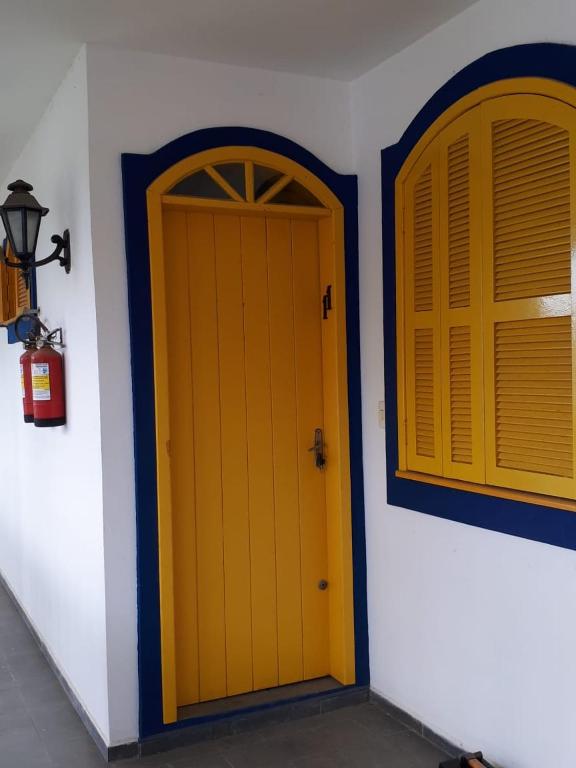  Residencial Colonial Amarelo a 150m da Praia de Mariscal