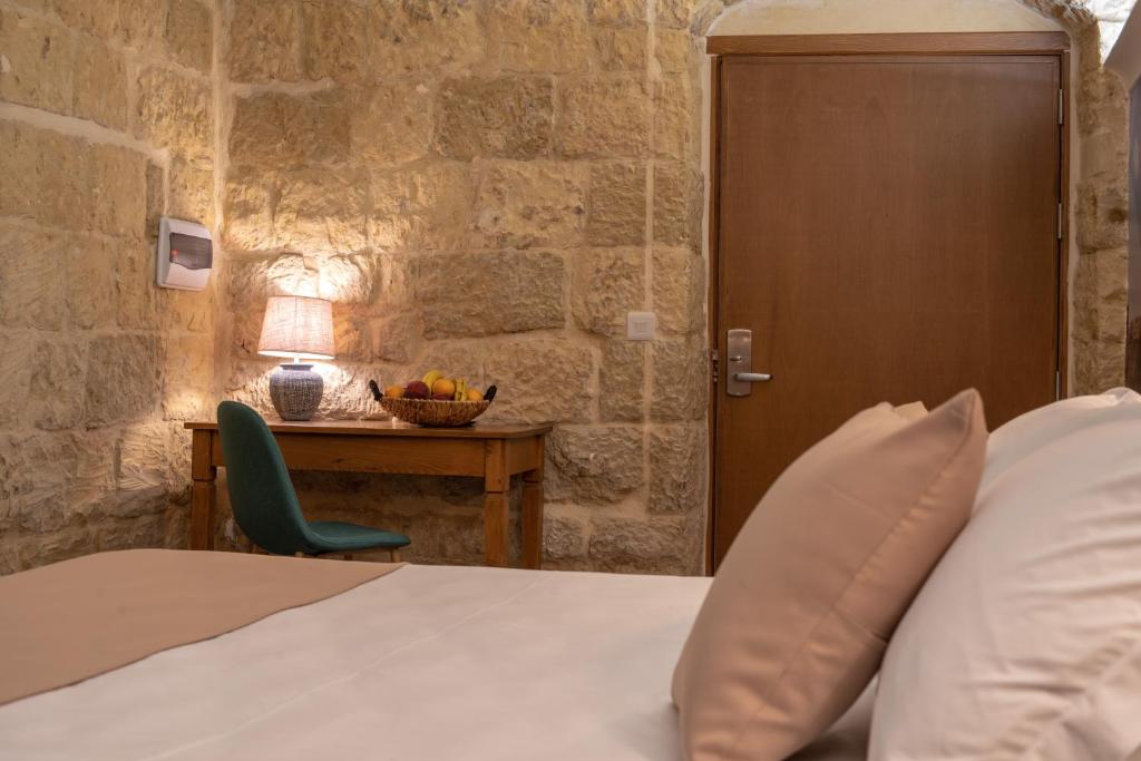 39 St. George - Double Room - Disability Access