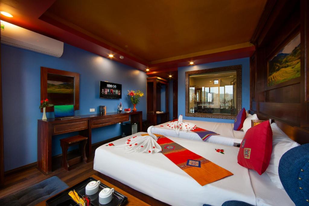 Saparis Hotel - Family Room With Mountain View