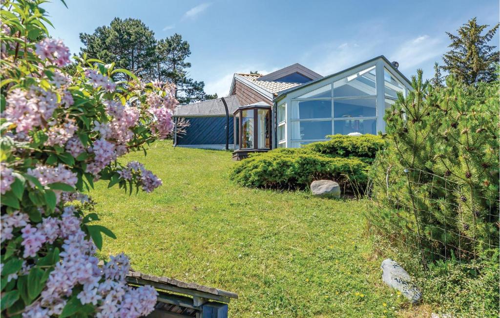 Zahrada ubytování Two-Bedroom Holiday Home In Farevejle