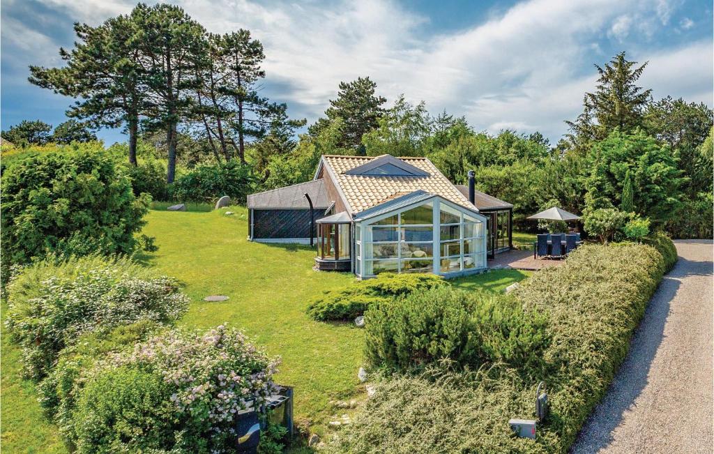 Zahrada ubytování Two-Bedroom Holiday Home In Farevejle
