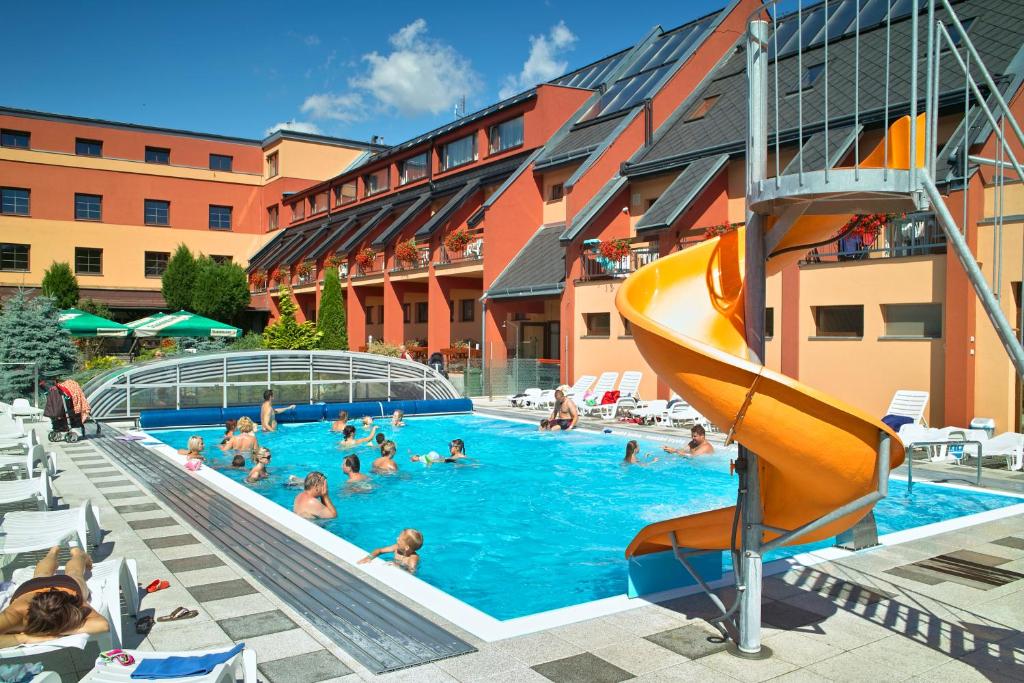 OREA Resort Panorama Moravský kras 내부 또는 인근 수영장