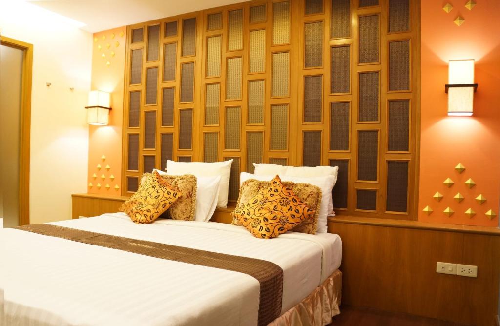 Golden House