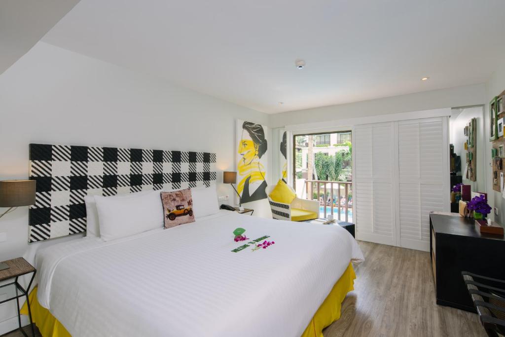 Postel nebo postele na pokoji v ubytování Burasari Phuket Resort & Spa