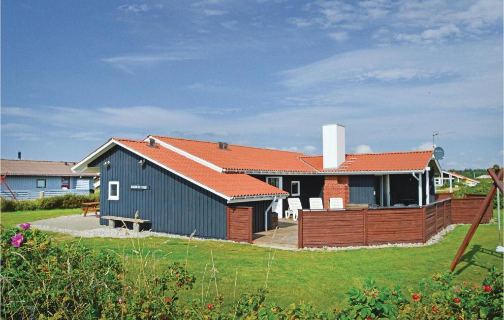 a house with a red roof and a yard at Awesome Home In Harbore With Kitchen in Harboør