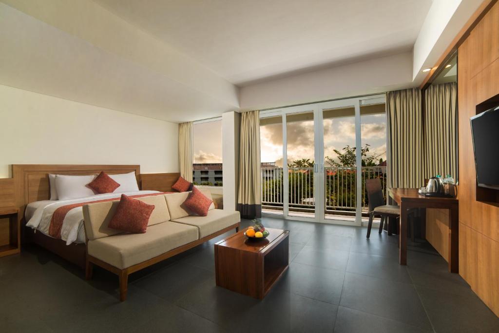 Телевизор и/или развлекательный центр в Paragon Hotel Seminyak