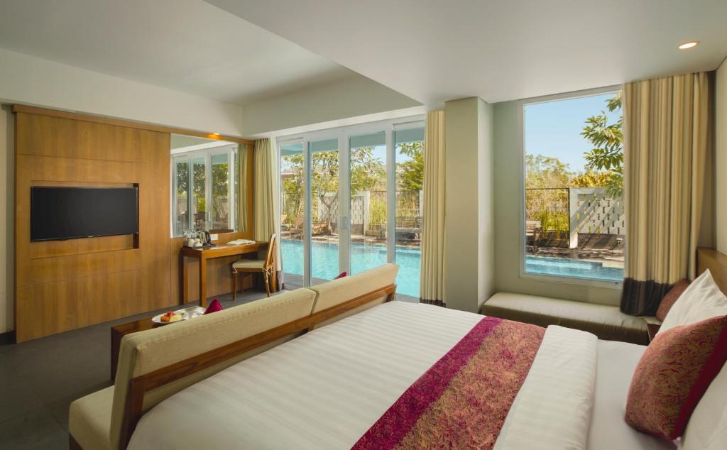 Телевизор и/или развлекательный центр в Paragon Hotel Seminyak