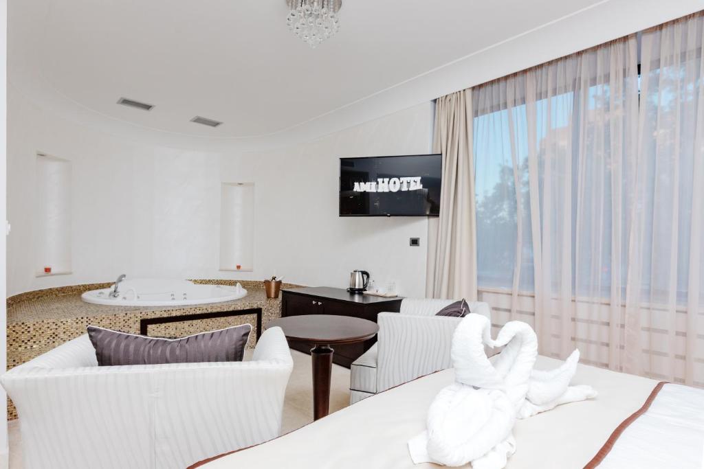 
King Suite with Spa Bath
