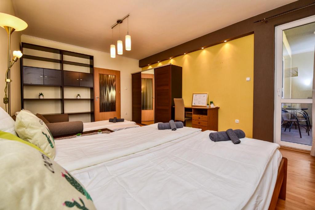 Cappuccino Apartment with Balcony and FREE PARKING 1096 Budapest, 32 Vendel utca kép - 1