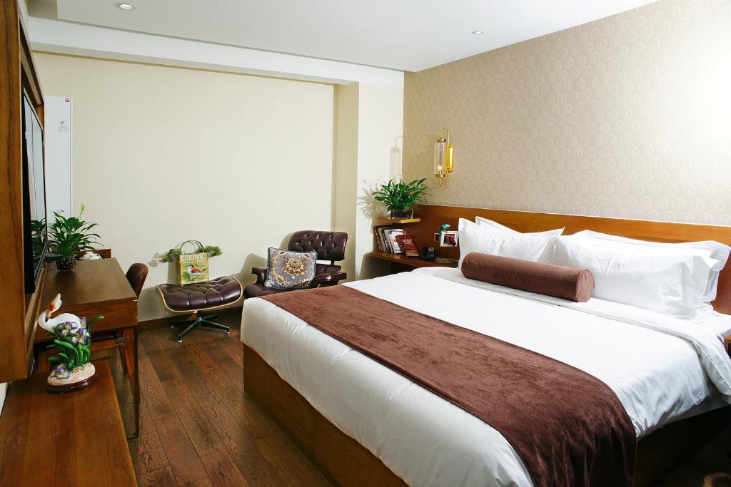 Postel nebo postele na pokoji v ubytování James Joyce Hotel Xi'an Datang Furong Garden