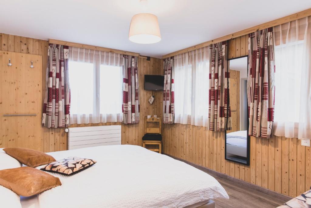 Postel nebo postele na pokoji v ubytování Pointe de Zinal