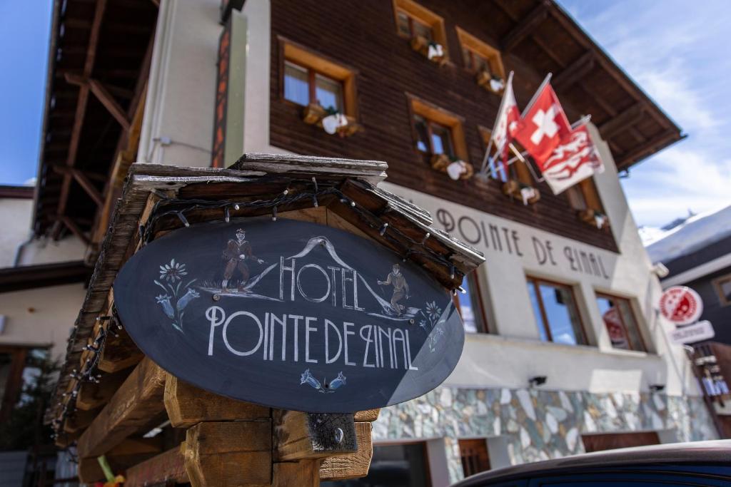 Certifikát, hodnocení, plakát nebo jiný dokument vystavený v ubytování Pointe de Zinal