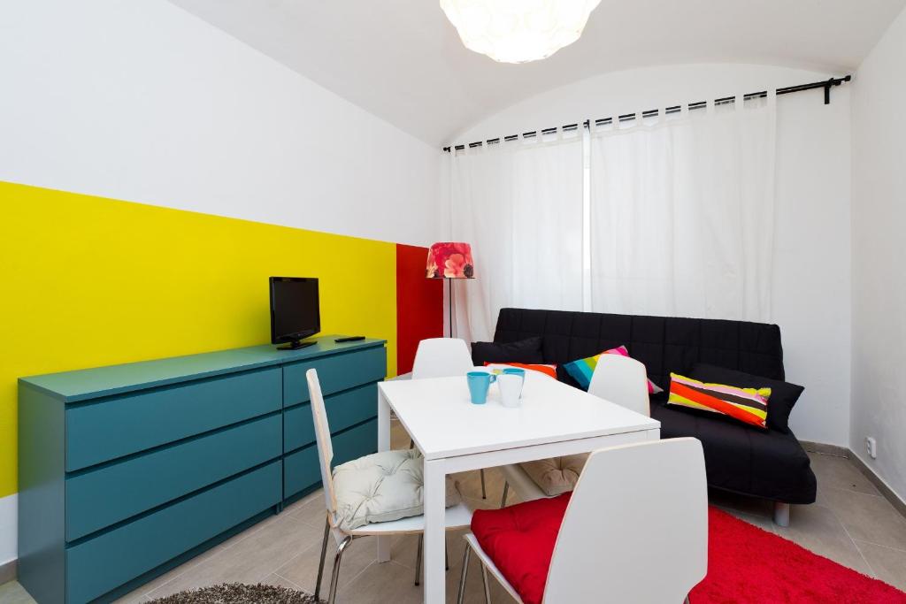TV a/nebo společenská místnost v ubytování Budget Apartment
