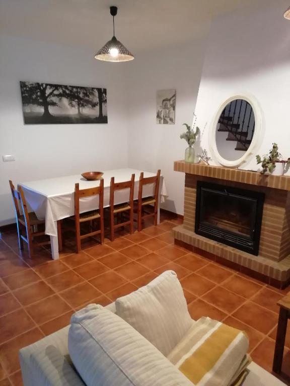 Casadevillaluenga - Casa De Tres Habitaciones