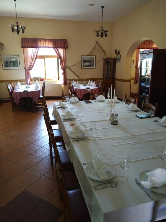 Restaurace v ubytování Pansion Ribnjak