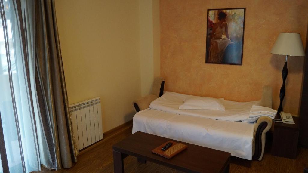 Postel nebo postele na pokoji v ubytování Hotel Bucegi