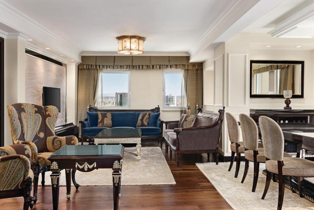 Posezení v ubytování Wyndham Grand Kayseri