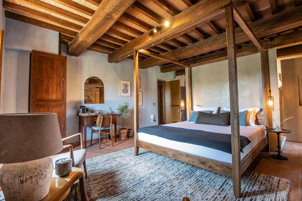 Postel nebo postele na pokoji v ubytování Borgo Castello Panicaglia