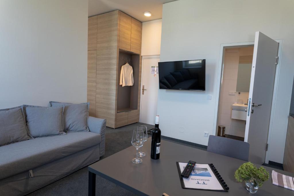 Televiisor ja/või meelelahutuskeskus majutusasutuses TT-ROOMS - kontaktlos mit Self Check-in I FREE PARKING