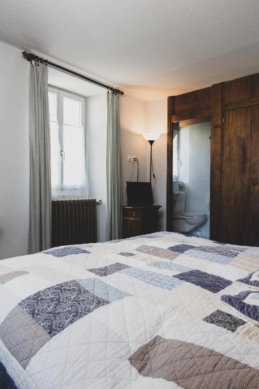 Postel nebo postele na pokoji v ubytování Hôtel Le Besso - Swiss Romantic Lodge Zinal