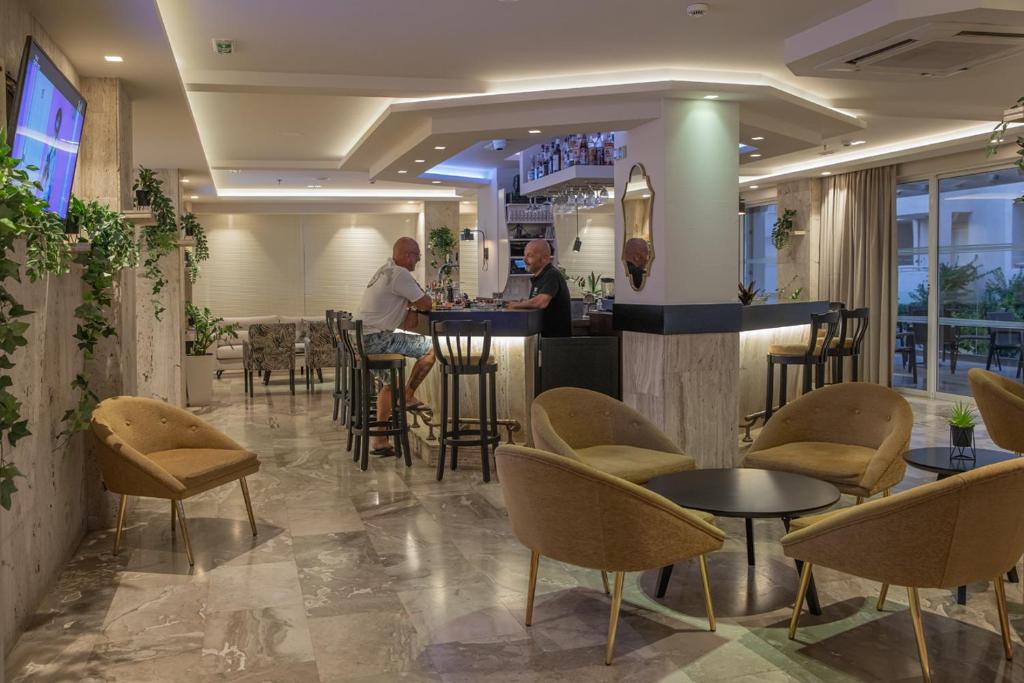 
The lounge or bar area at Hotel Agrelli

