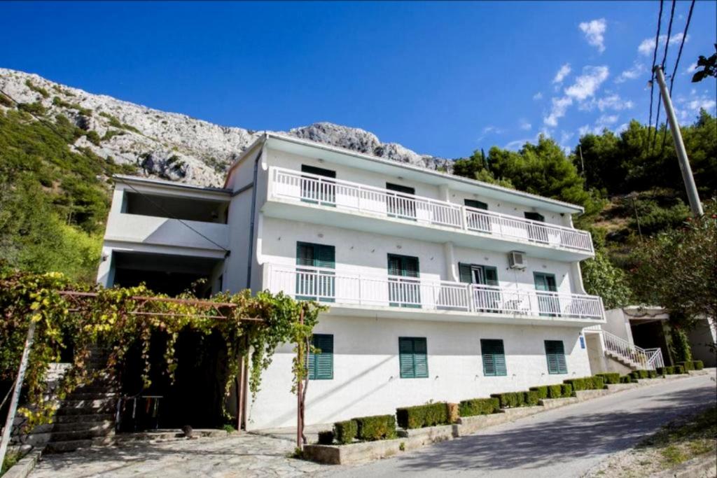 Nespecifikovaný výhled na hory nebo výhled na hory při pohledu z apartmánu
