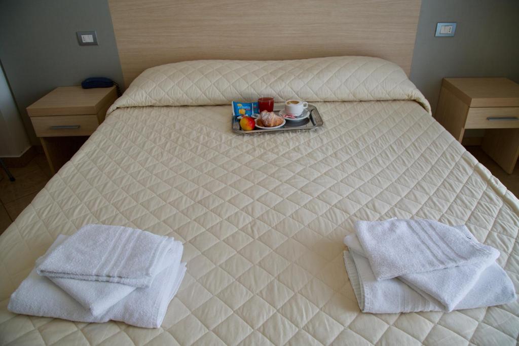 Postel nebo postele na pokoji v ubytování Hotel Etoile