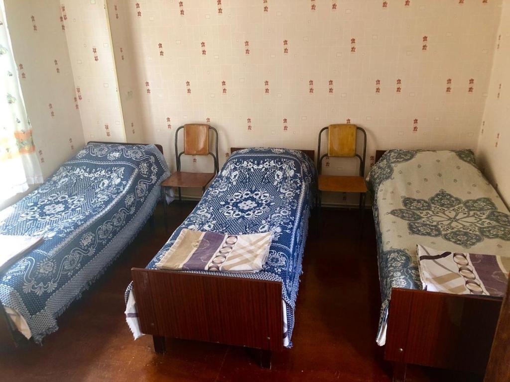 Huseyn Houses - Dreifacher Raum