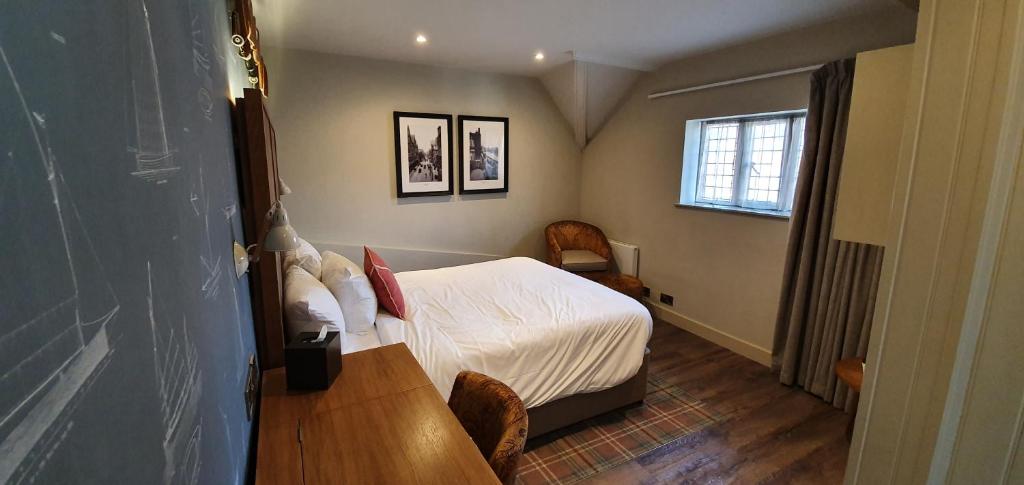 The Boathouse Inn & Riverside Rooms - 舒适的双人房间