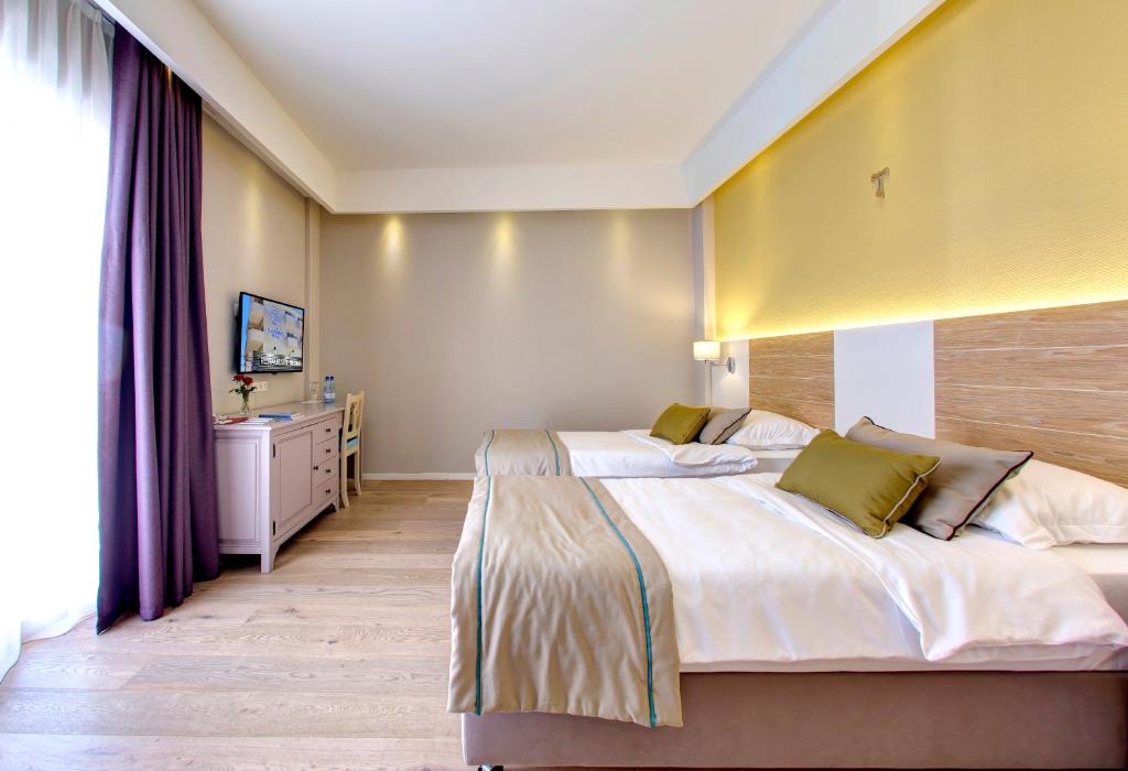 Hotel Villa Regina - Chambre Double Ou Lits Jumeaux De Luxe Avec Balcon