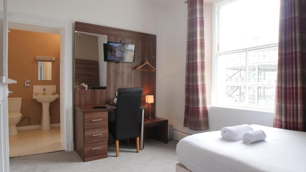The Broadway Hotel - Single Room With Christmas Package
