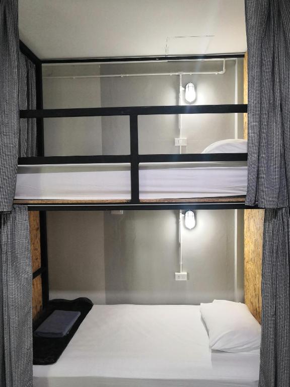 Postel nebo postele na pokoji v ubytování Backpack Hostel Kohyaoyai