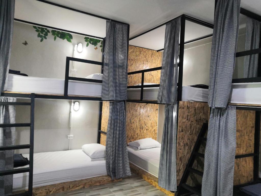 Postel nebo postele na pokoji v ubytování Backpack Hostel Kohyaoyai