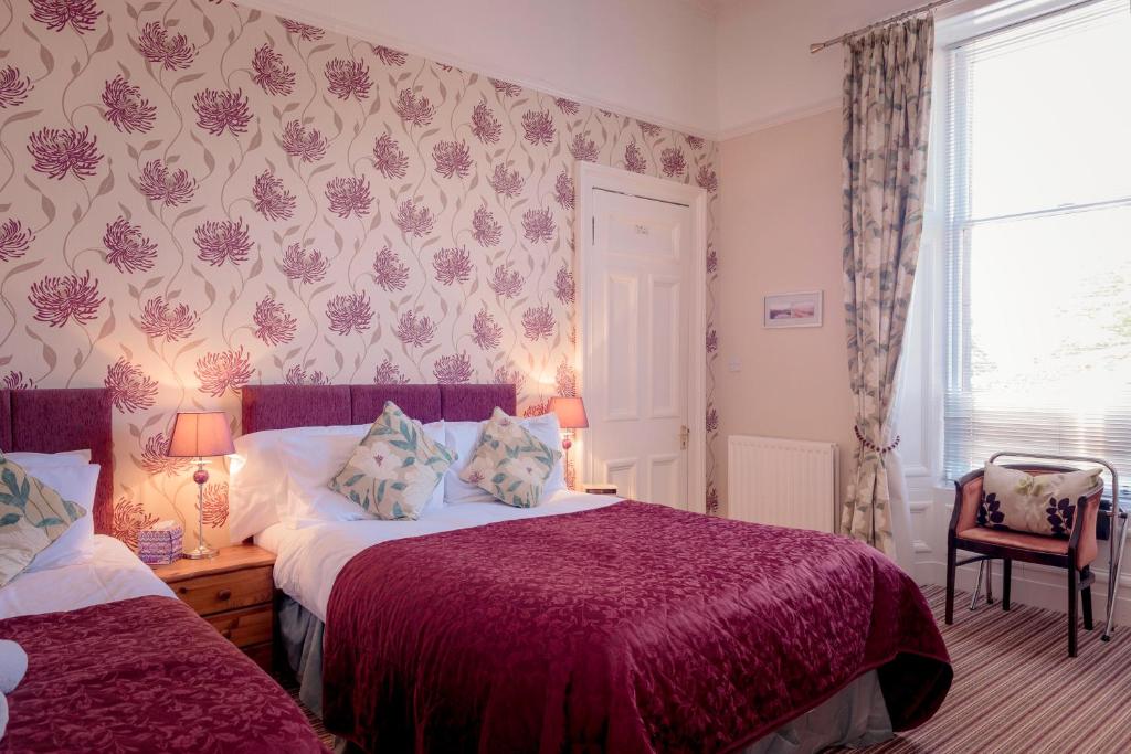 Postel nebo postele na pokoji v ubytování Craigard House Hotel