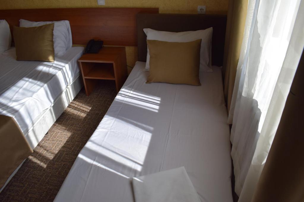 Postel nebo postele na pokoji v ubytování Slavyanska Beseda Hotel