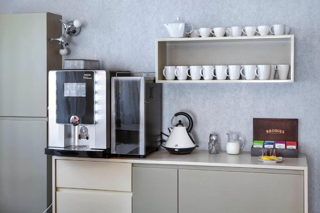 Příslušenství pro přípravu čaje a kávy v ubytování Sea Premium Apartments - Destigo Hotels
