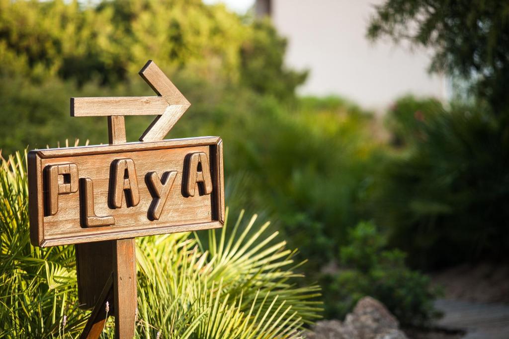 a wooden sign with the word lxia on it at Valentin Sancti Petri in Chiclana de la Frontera