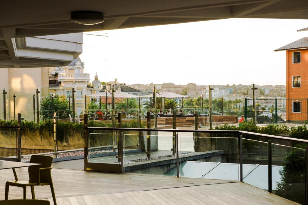 The swimming pool at or close to Gran Hotel Victoria