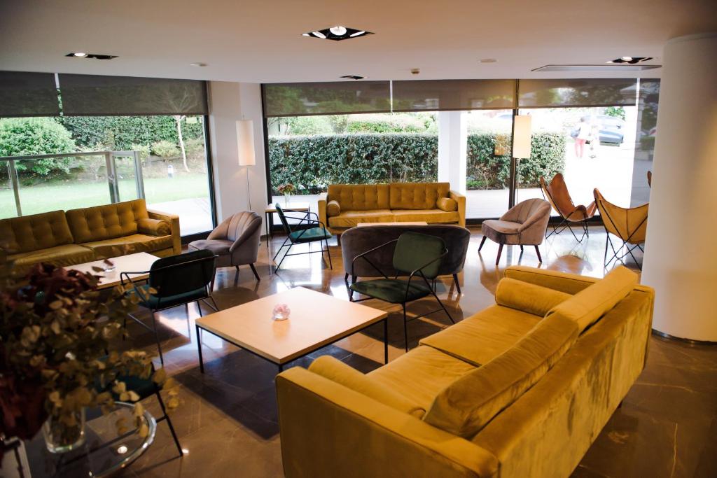 A seating area at Gran Hotel Victoria