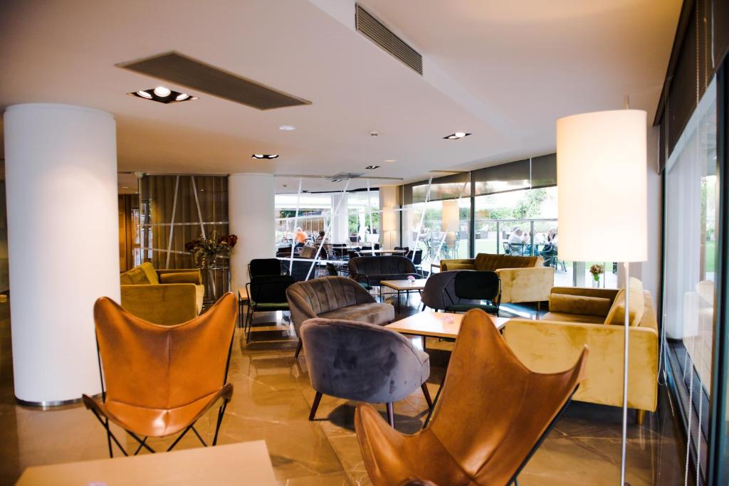 A seating area at Gran Hotel Victoria