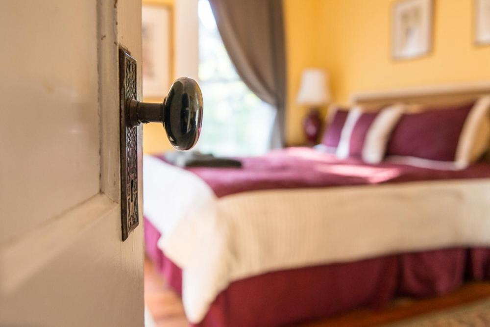 The Fox and Owl Inn, Port Jefferson (updated prices 2024)